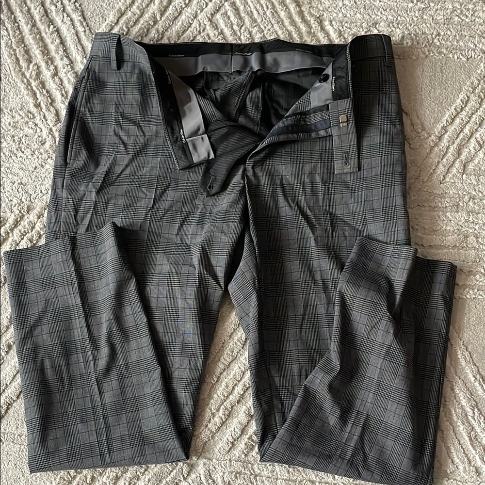 Calvin Klein 36x30 Men's Gray Plaid Dress Pants